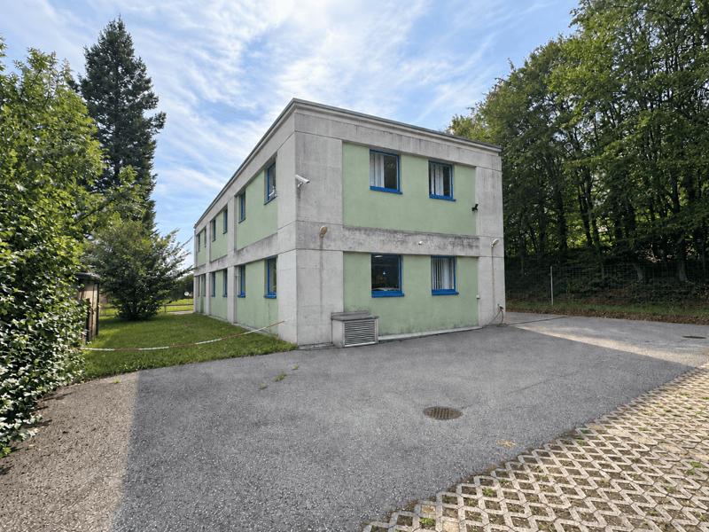 AMPIO UFFICIO A TAVERNE DI 175 MQ + VARI POSTEGGI (12)