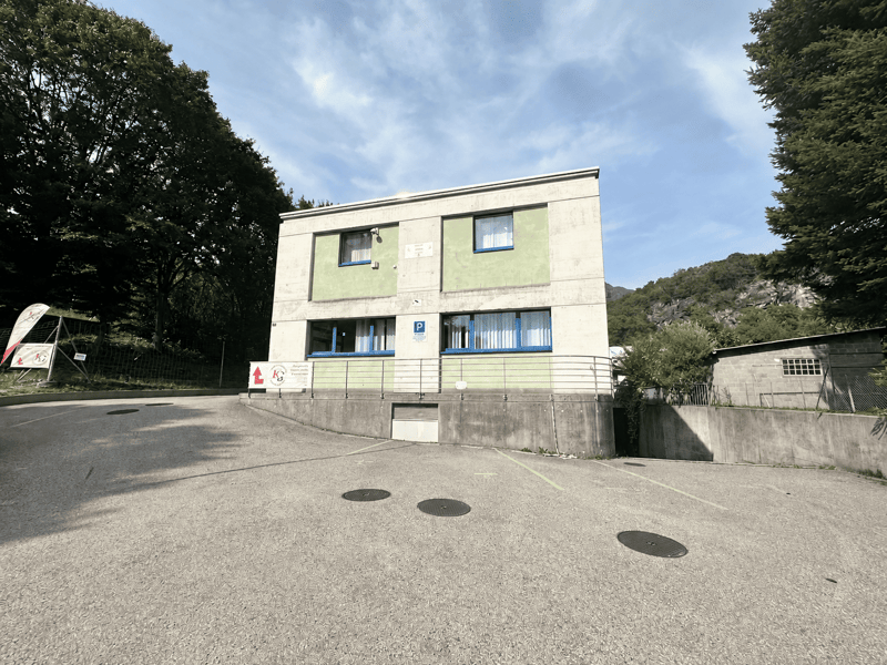 AMPIO UFFICIO A TAVERNE DI 175 MQ + VARI POSTEGGI (13)