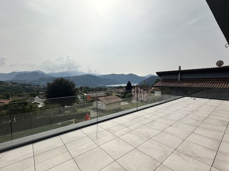 NUOVO ED AMPIO APPARTAMENTO CON LIFT PRIVATO E VISTA LAGO (7)