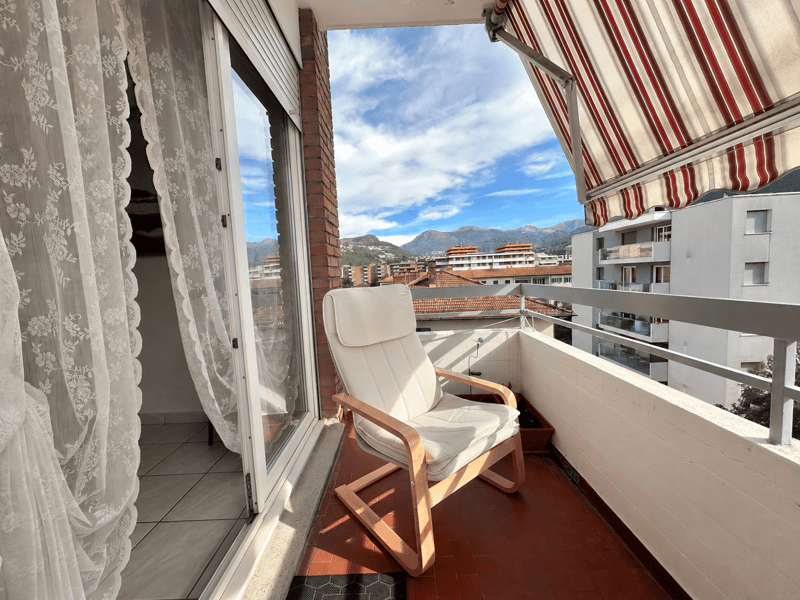 INTERESSANTE APPARTAMENTO 2.5 VICINO AL CENTRO (12)