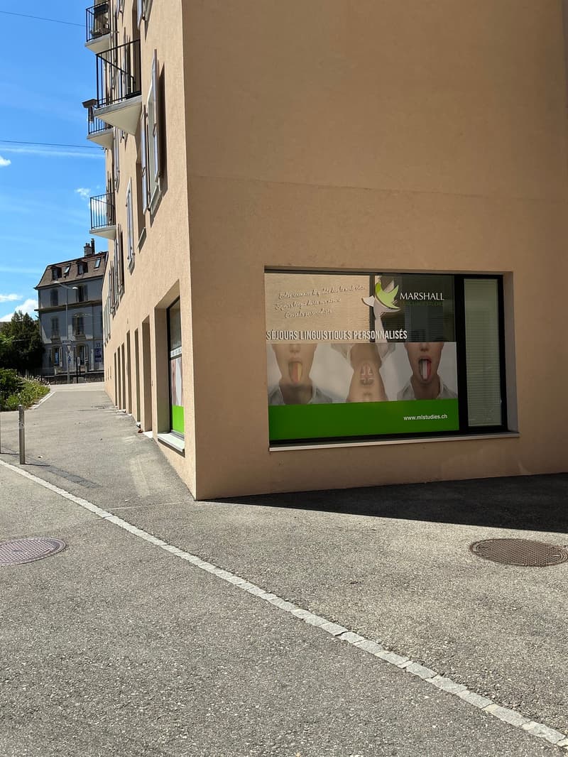Bureau moderne avec vitrines à louer Quartier Eglise Rouge à Neuchâtel (10)
