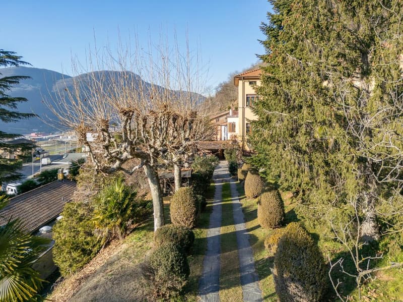 Mendrisio - Bellissima villa d'epoca con terreno edificabile