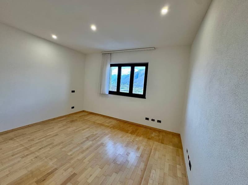 Camorino - Casa bifamiliare con splendida vista e piscina (3)