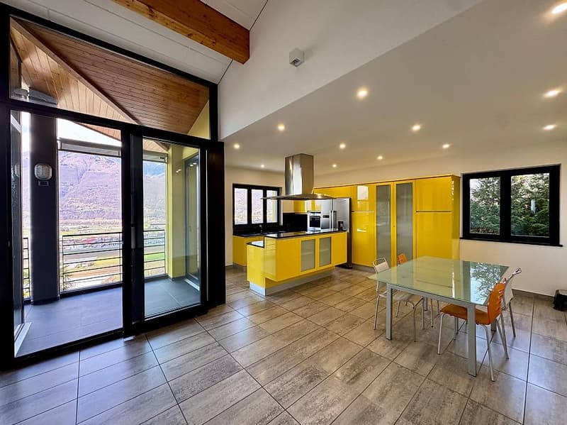Camorino - Casa bifamiliare con splendida vista e piscina (10)