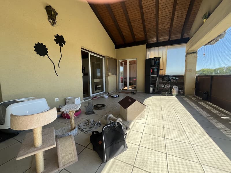 ATTIQUE, AVEC UNE GRANDE TERRASSE COUVERTE (2)
