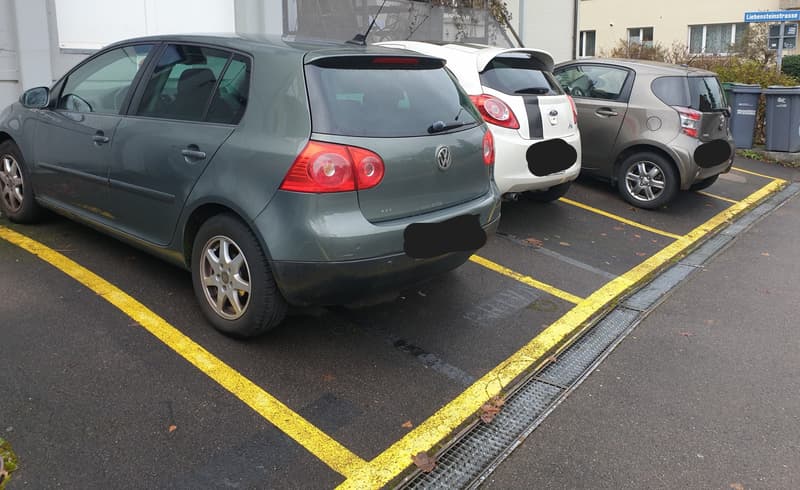 Parkplatz im Wohnquartier - Zürich Albisrieden (1)
