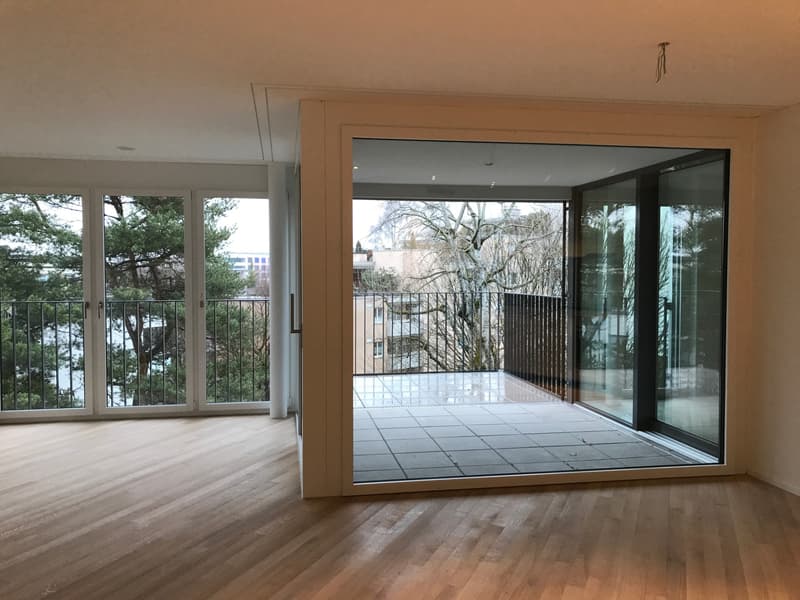 Wohnzimmer mit Balkon