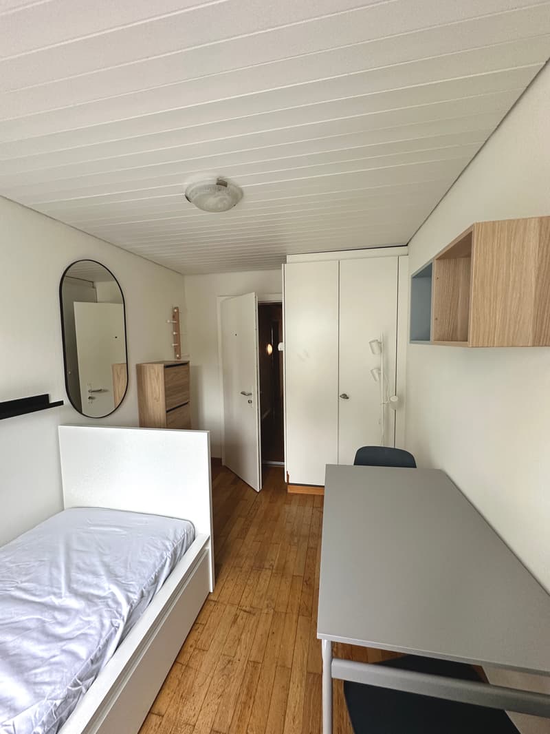 Modern möbliertes und zentrales Zimmer in Uster (2)