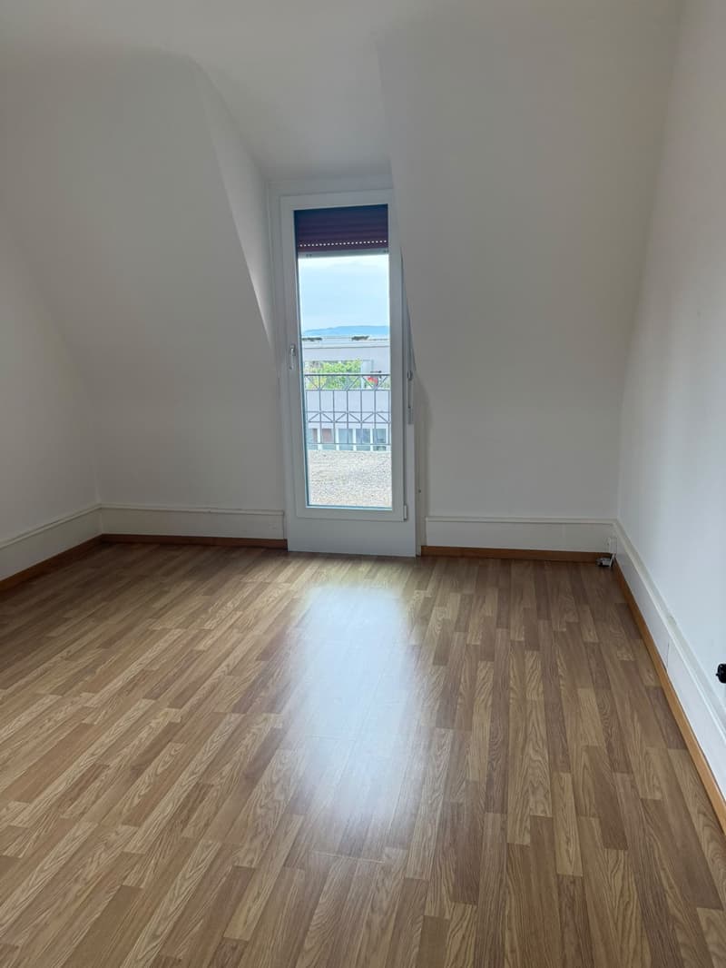 Charmante 3-Zimmerwohnung mit grossem Balkon und schöner Aussicht (4)