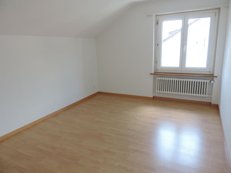 Charmante 3.0-Zimmerwohnung im Dachgeschoss (4)