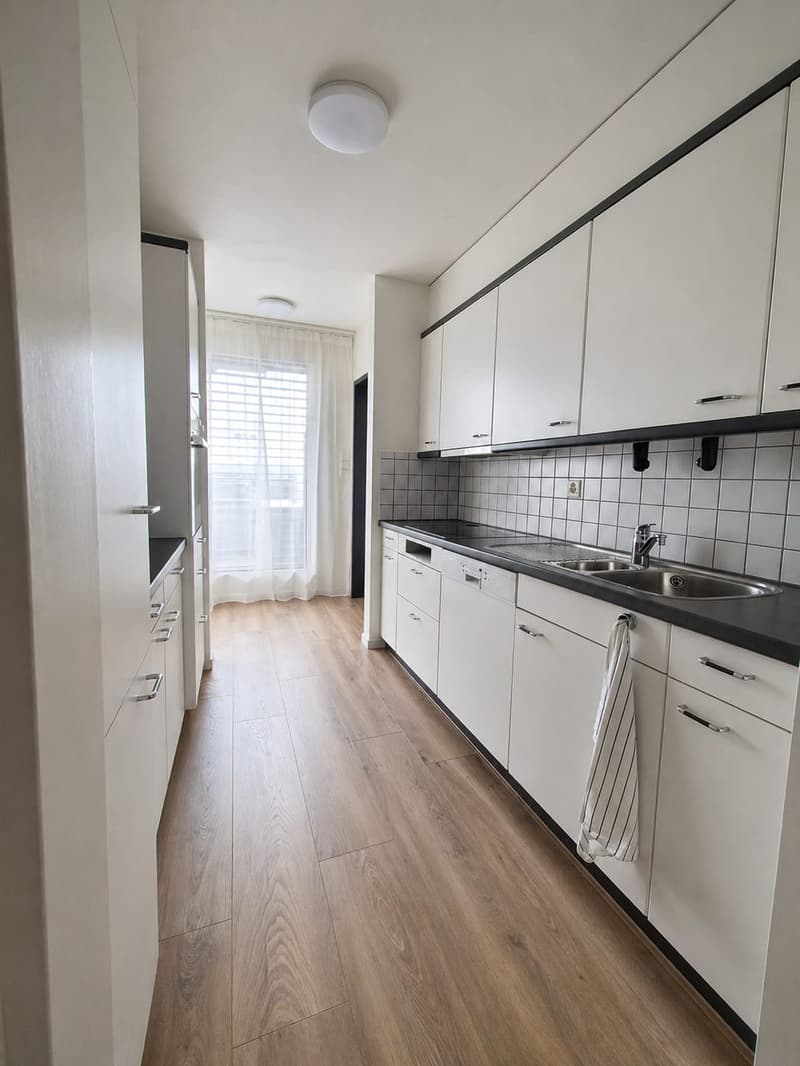 Exklusive möblierte 3.5 Zimmer Stadtwohnung nahe Bahnhof Zug (6)