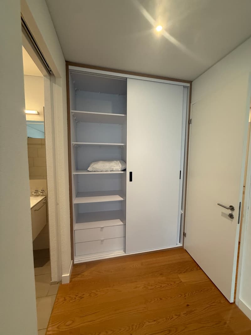 Exklusive möblierte 3.5 Zimmer Stadtwohnung nahe Bahnhof Zug (13)