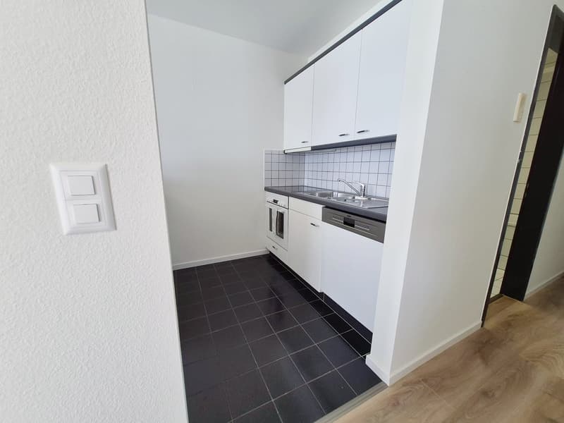 Exklusive möblierte 2.5 Zimmer Stadtwohnung nahe Bahnhof Zug (4)