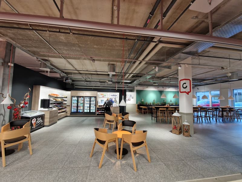 modern design, large open space, chairs and tables, food and beverage vending area, modern interior