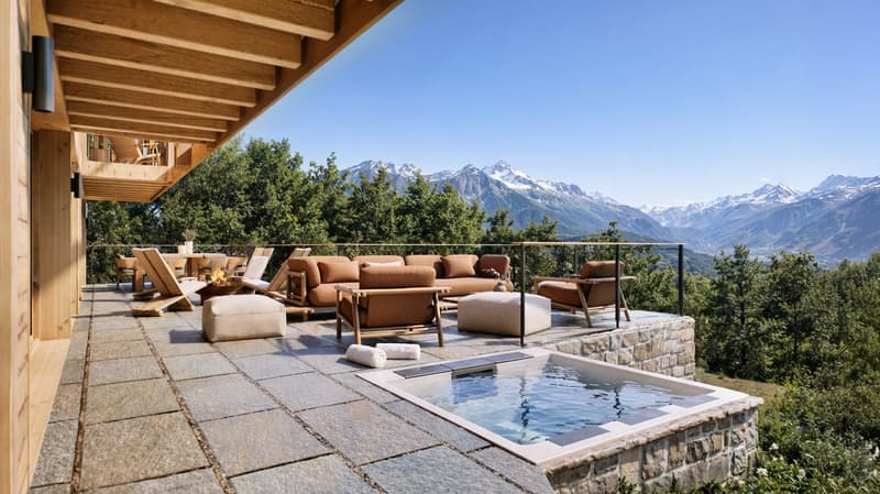 Exceptional 14-Room Luxury Chalet (3)