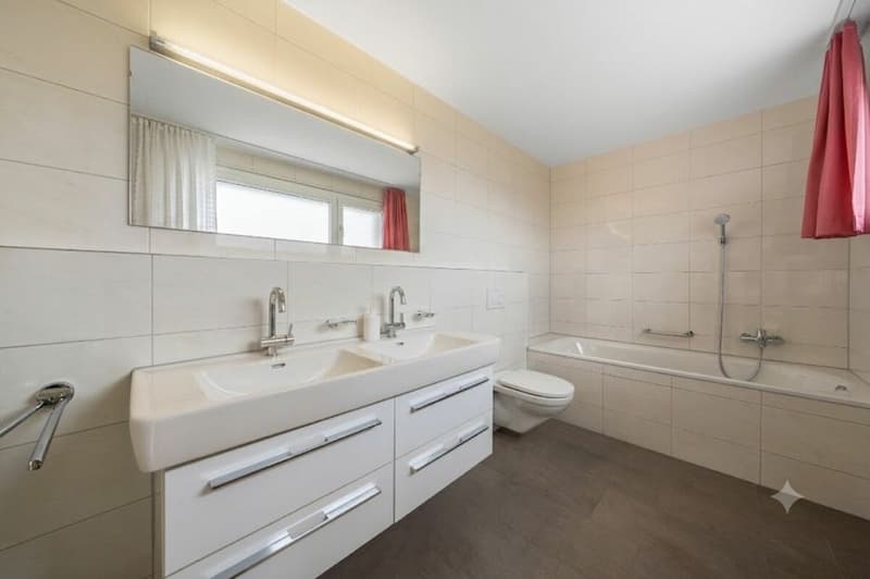 Wohnen mit Charme und Lebensqualität - stilvolles 4.5-Zimmer-Doppeleinfamilienhaus in familienfreundlicher Lage (11)