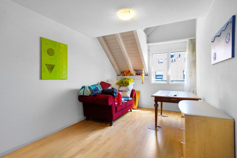 Grosszügige 5.5-Zimmer Maisonette Wohnung im Herzen von Studen (8)