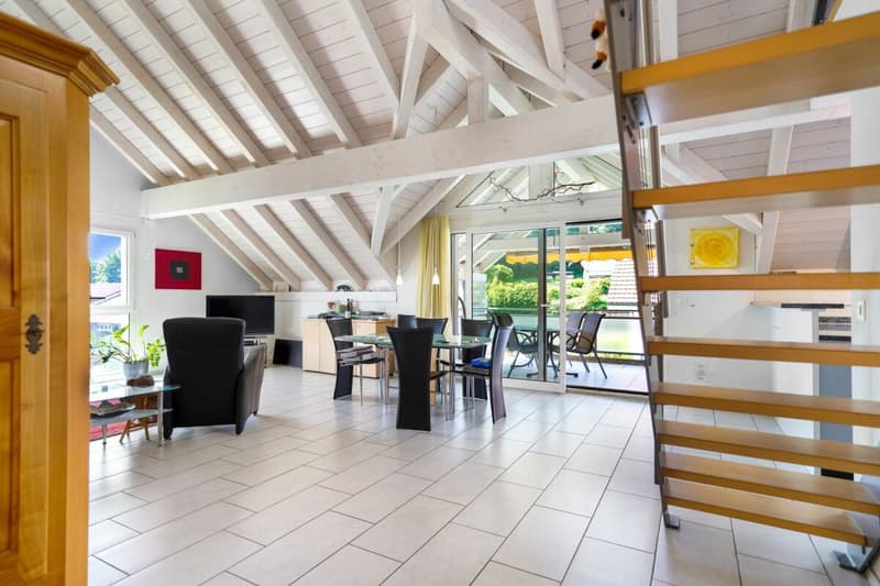 Grosszügige 5.5-Zimmer Maisonette Wohnung im Herzen von Studen (2)