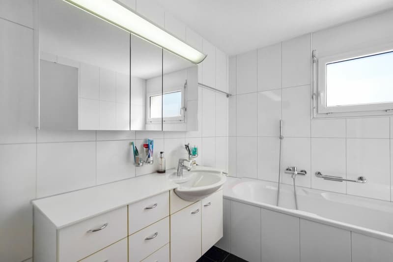 Grosszügige 5.5-Zimmer Maisonette Wohnung im Herzen von Studen (5)
