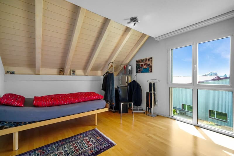 Grosszügige 5.5-Zimmer Maisonette Wohnung im Herzen von Studen (9)