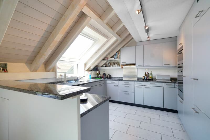Grosszügige 5.5-Zimmer Maisonette Wohnung im Herzen von Studen (3)
