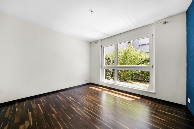 Neuwertige, helle 4.5 Zimmer Parterre-Wohnung in Stadtnähe (10)