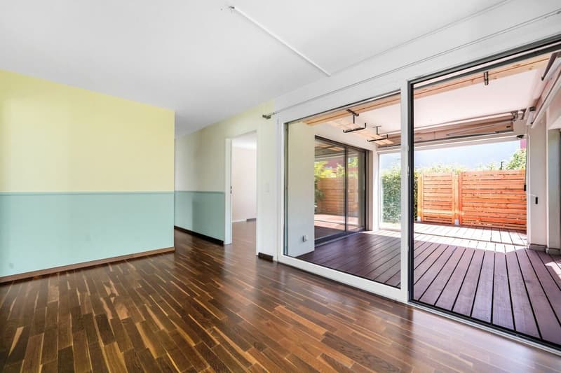 Neuwertige, helle 4.5 Zimmer Parterre-Wohnung in Stadtnähe (2)
