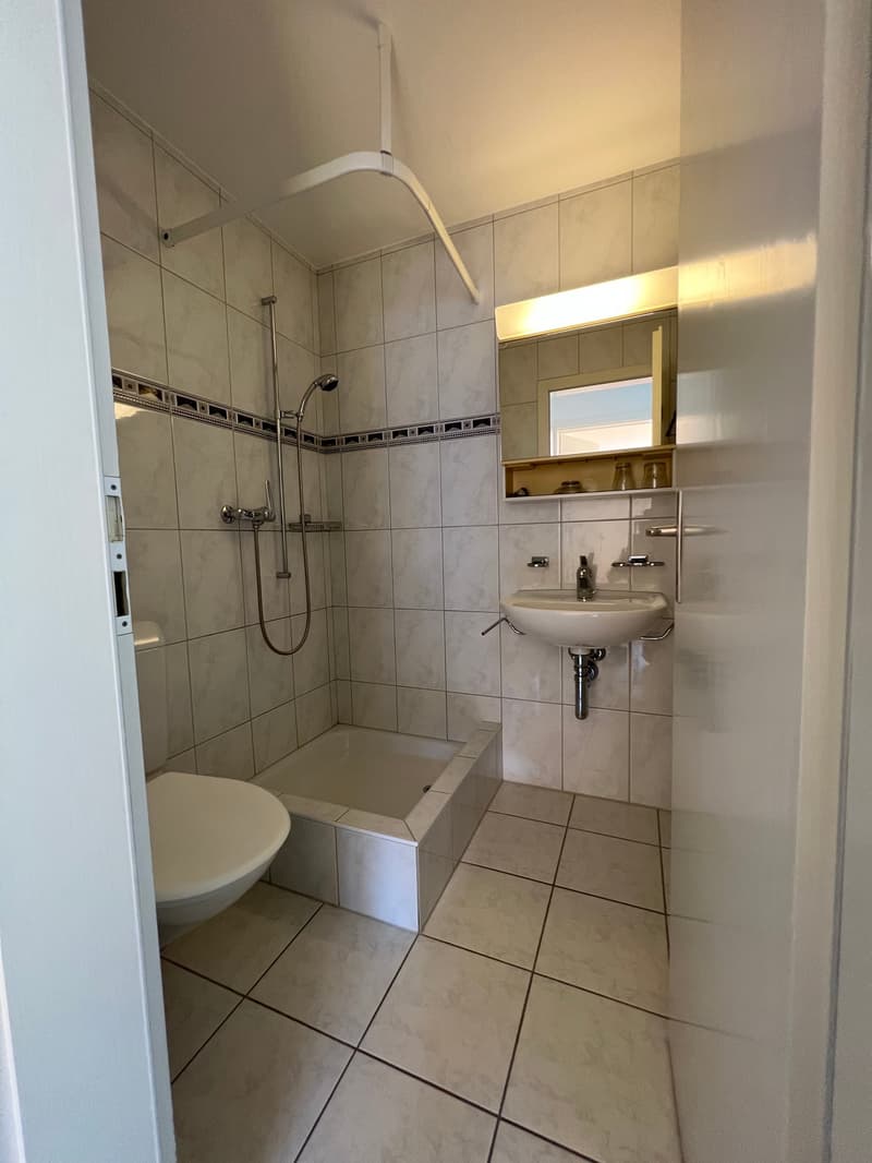 ALTERSWOHNUNG - Helle 3.5 Zimmer-Wohnung mit Balkon Richtung Südwest im Dorfkern beim Menzo Markt (5)