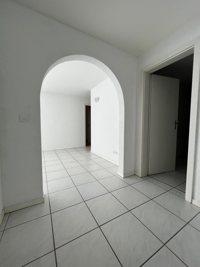ALTERSWOHNUNG - Helle 3.5 Zimmer-Wohnung mit Balkon Richtung Südwest im Dorfkern beim Menzo Markt (8)