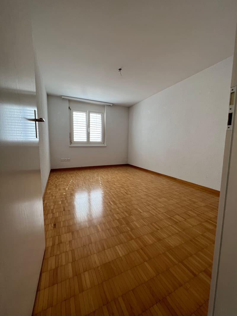 ALTERSWOHNUNG - Helle 3.5 Zimmer-Wohnung mit Balkon Richtung Südwest im Dorfkern beim Menzo Markt (7)