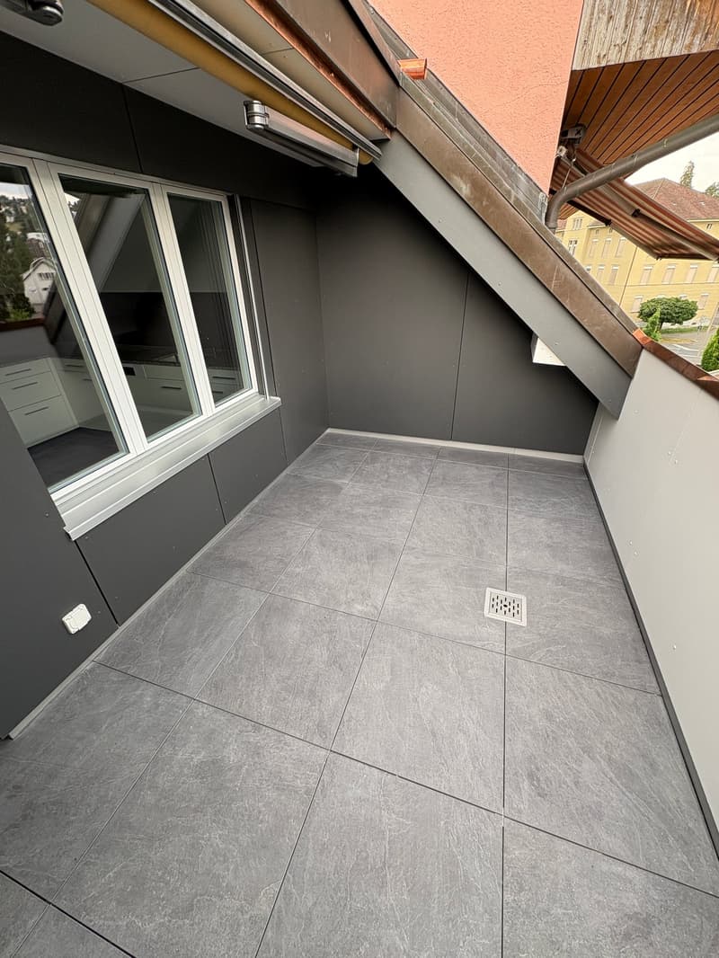Renovierte 4.5-Zimmer-Dachwohnung mit Cheminée, Lift und Weitblick (20)