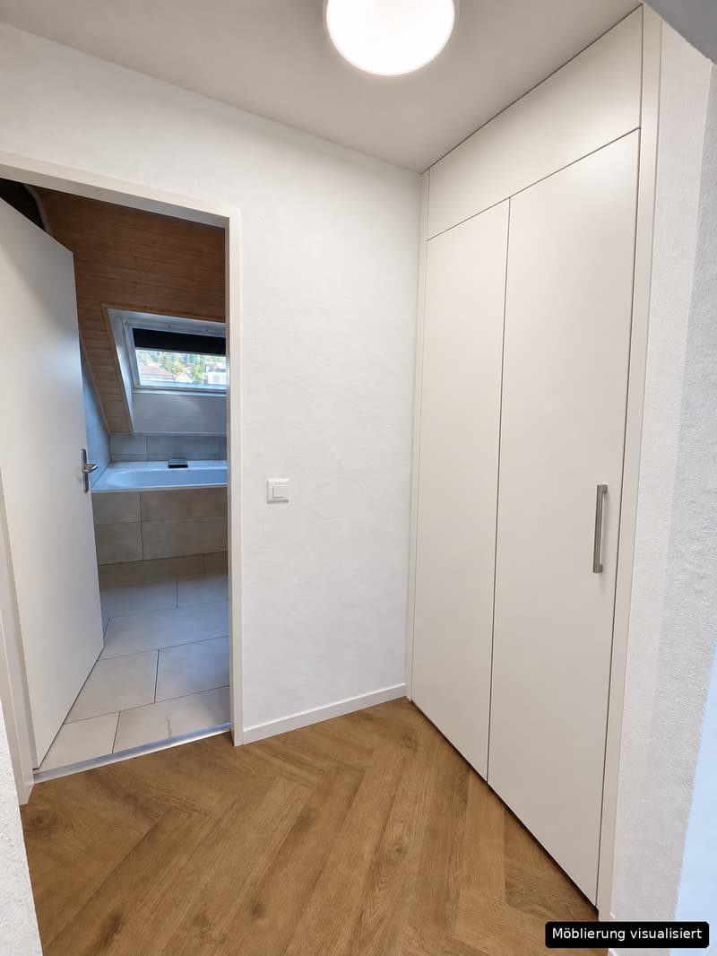 Renovierte 4.5-Zimmer-Dachwohnung mit Cheminée, Lift und Weitblick (9)