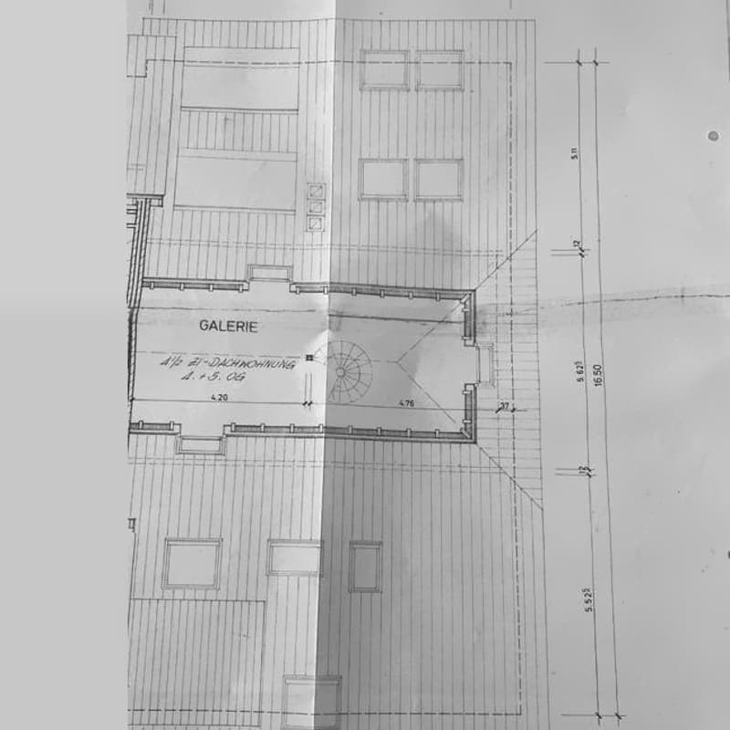 Renovierte 4.5-Zimmer-Dachwohnung mit Cheminée, Lift und Weitblick (16)