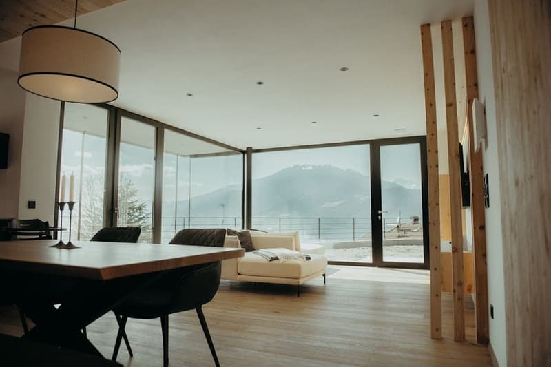 Erleben Sie luxuriöses Wohnen mit atemberaubender Aussicht in Ihrer neuen 1-Zimmer Wohnung in Sankt Leonhard bei Brixen. (2)