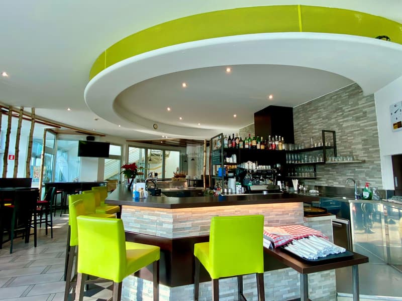 Bar mit Küche und Aussenfläche in strategisch hervorragender Lage in Meran zu verkaufen (2)