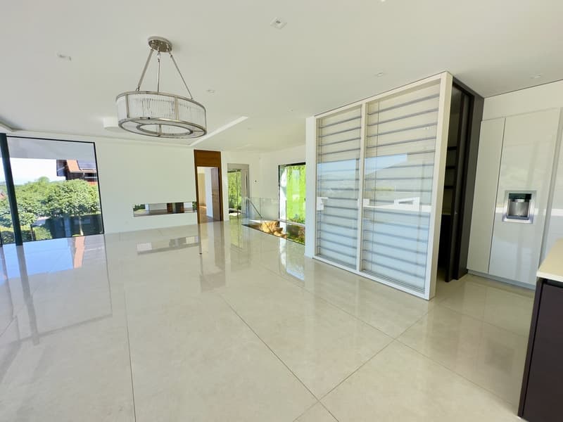 Exklusive 8.5-Zimmer-Villa mit Pool und Seeblick in Arth (7)