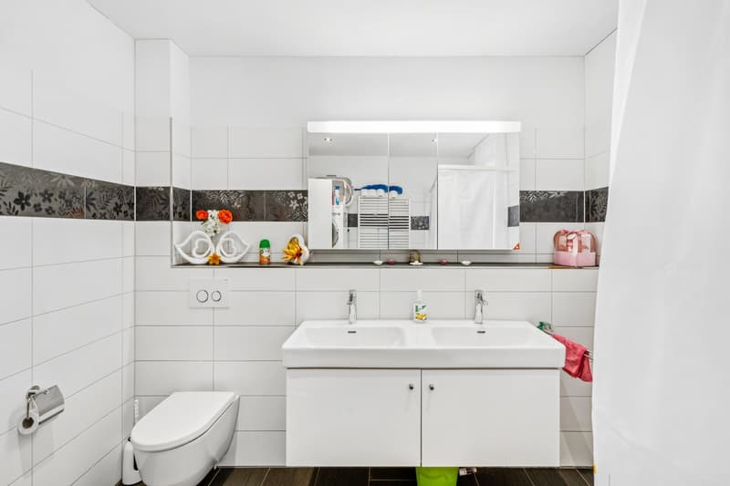 modern bathroom, white tiles, white sink, white toilet, mirror, white shower curtain