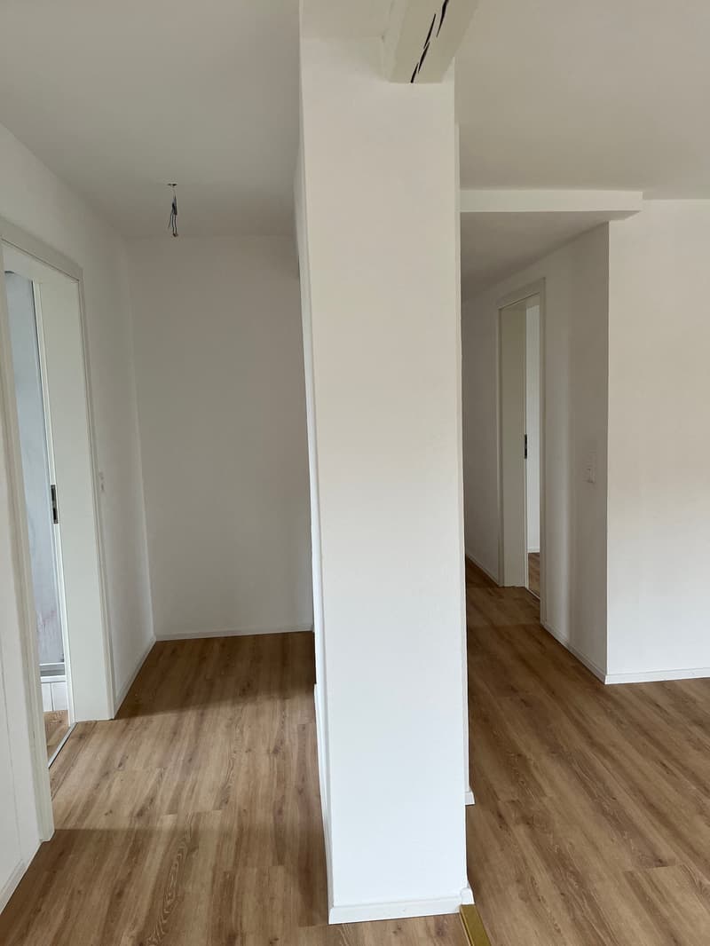 Modern, komplett saniert & mit grosser Terrasse – 4.5 Zimmer Wohnung in Mellikon – Bezug ab sofort (16)