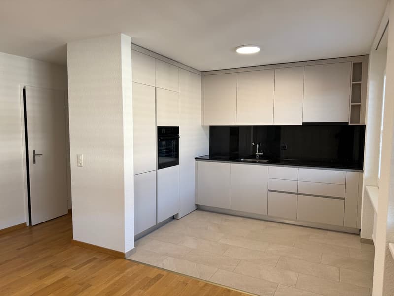 Erstvermietung nach Sanierung – grosszügige 4.5-Zimmer-Wohnung mit Balkon (1)