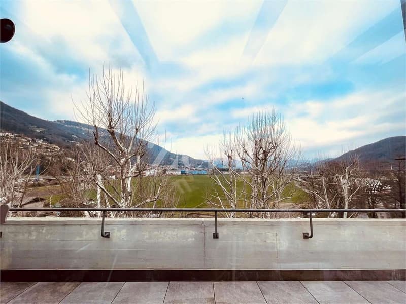 Elegante Attico con Giardino d'Inverno e terrazza