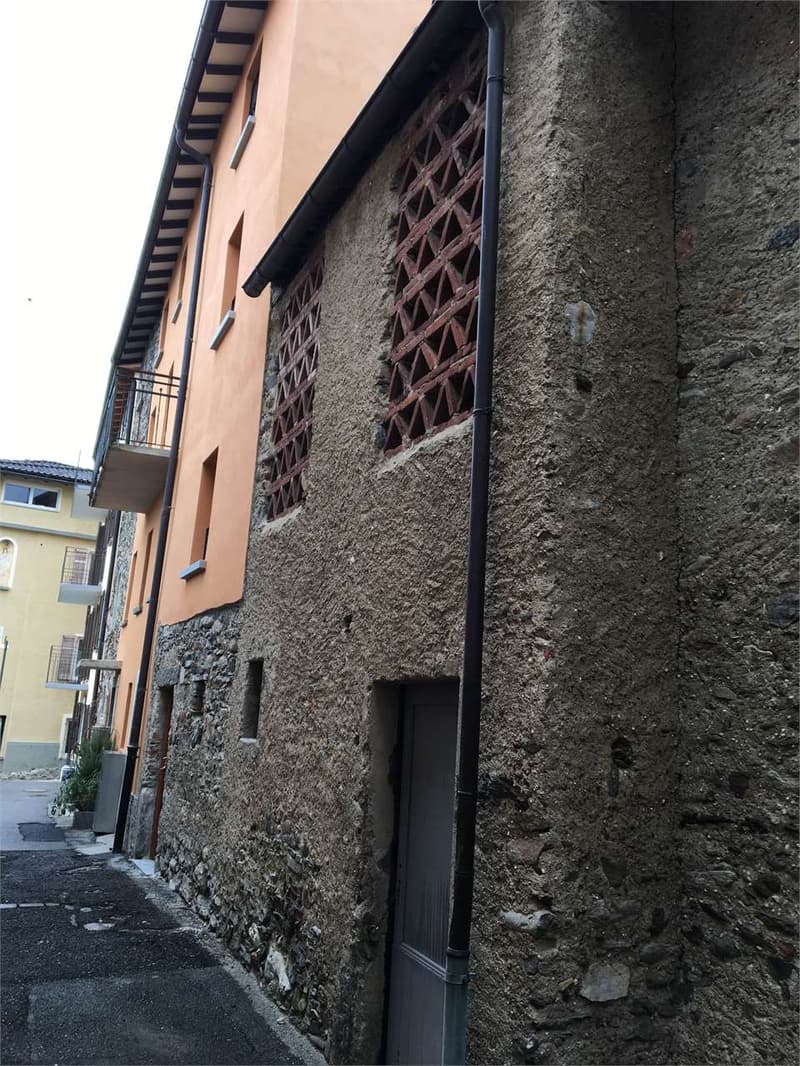 immobile da riattare a Dino (1)