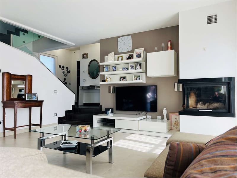 Villa in vendita a Marchirolo (10)