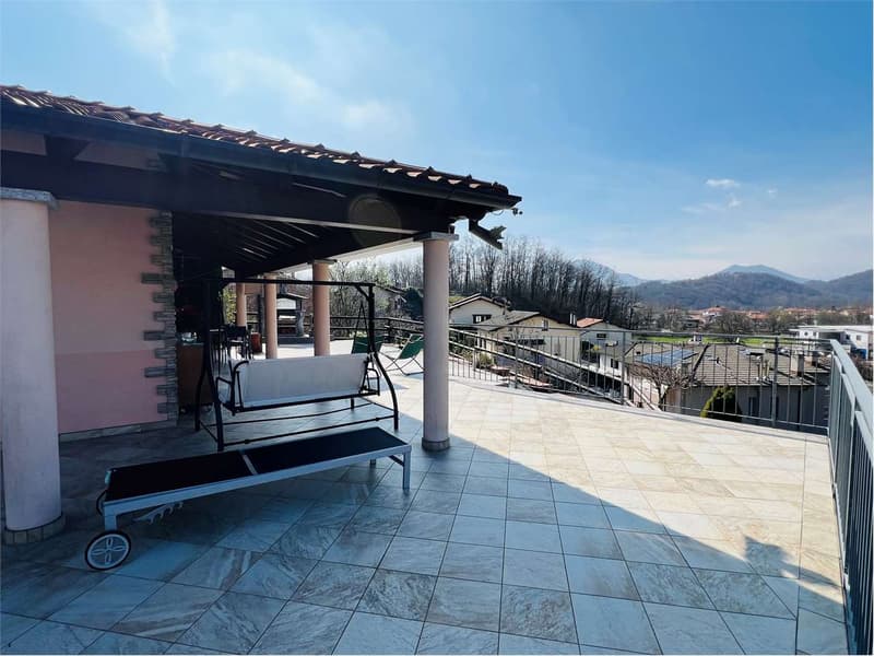 Villa in vendita a Marchirolo (7)