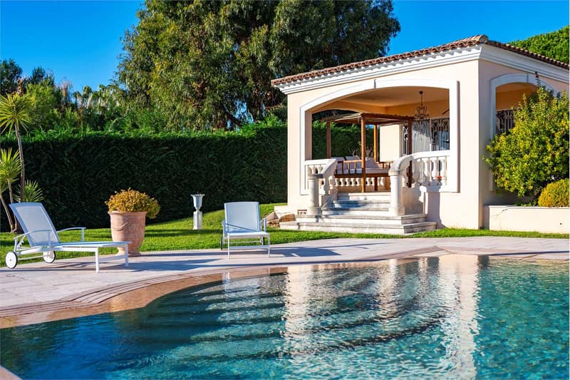 LUSSUOSA VILLA PROVENZALE IN UNA TENUTA RECINTATA (12)