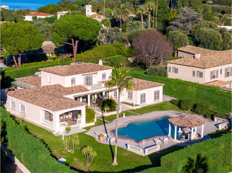 LUSSUOSA VILLA PROVENZALE IN UNA TENUTA RECINTATA (8)