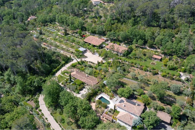SPLENDIDO CASALE PROVENZALE CON VISTA PANORAMICA. (6)
