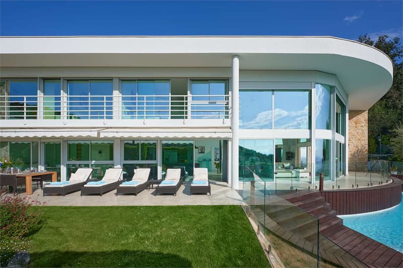 Villa in una tenuta privata con vista mare (2)