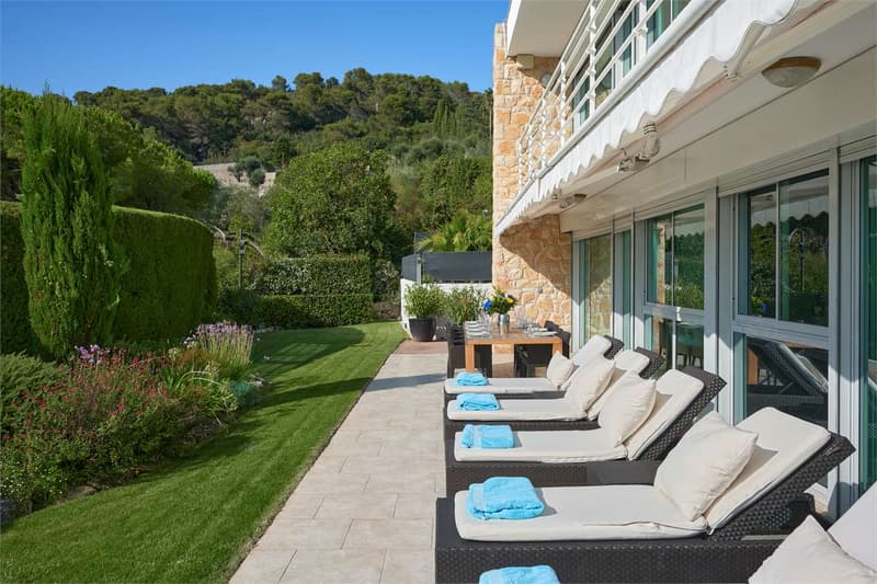 Villa in una tenuta privata con vista mare (4)
