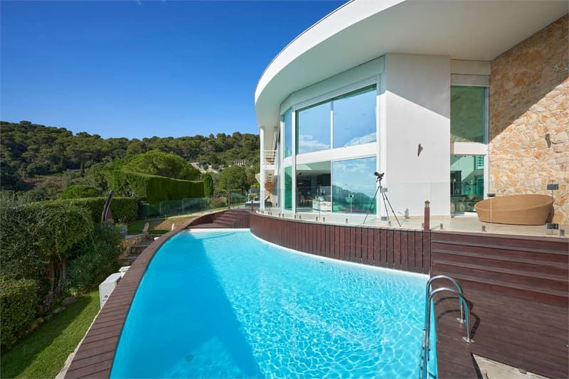 Villa in una tenuta privata con vista mare (3)