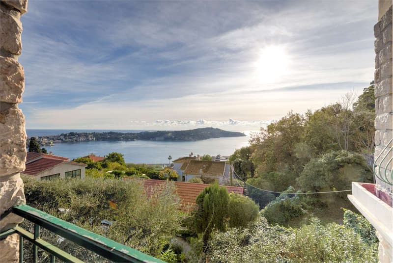 Villa di carattere in posizione tranquilla (10)